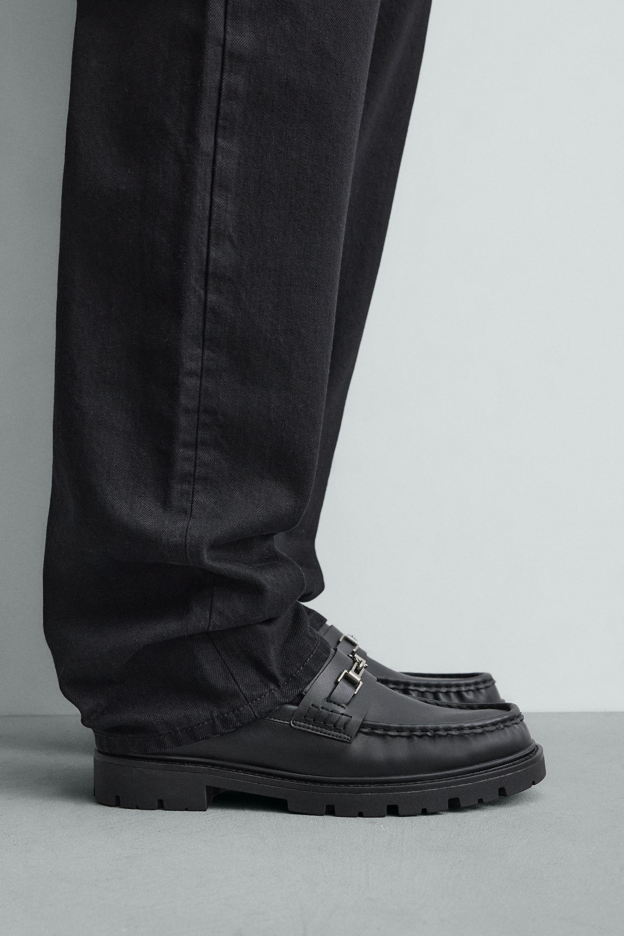 MOCASSINS AVEC DÉCOR MÉTALLIQUE